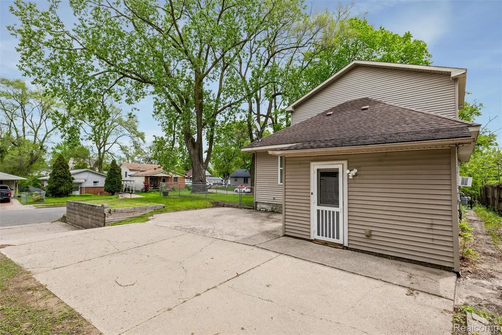 649 Lounsbury Avenue Pontiac City MI 48340