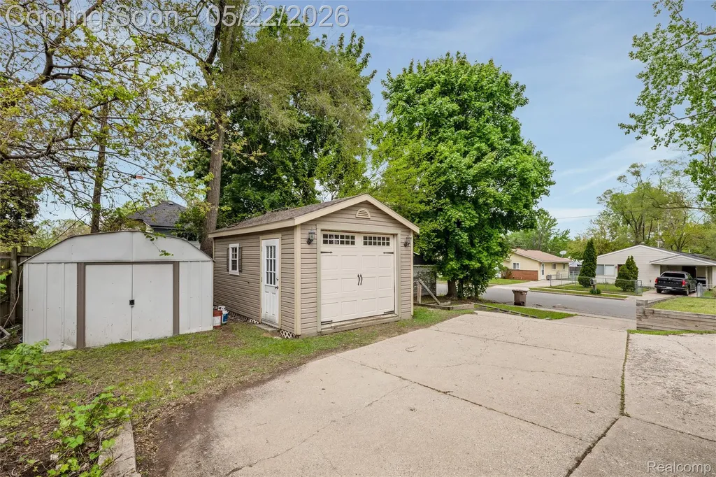 649 Lounsbury Avenue Pontiac City MI 48340