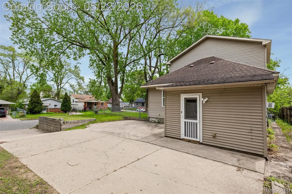 649 Lounsbury Avenue Pontiac City MI 48340