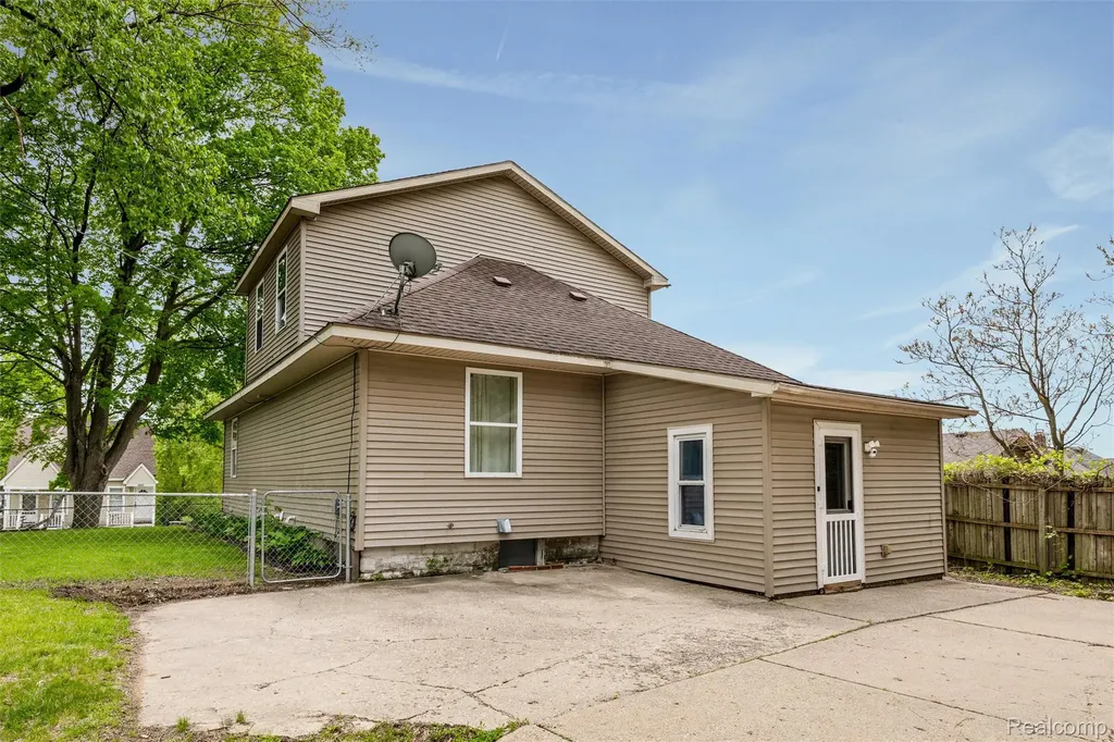 649 Lounsbury Avenue Pontiac City MI 48340