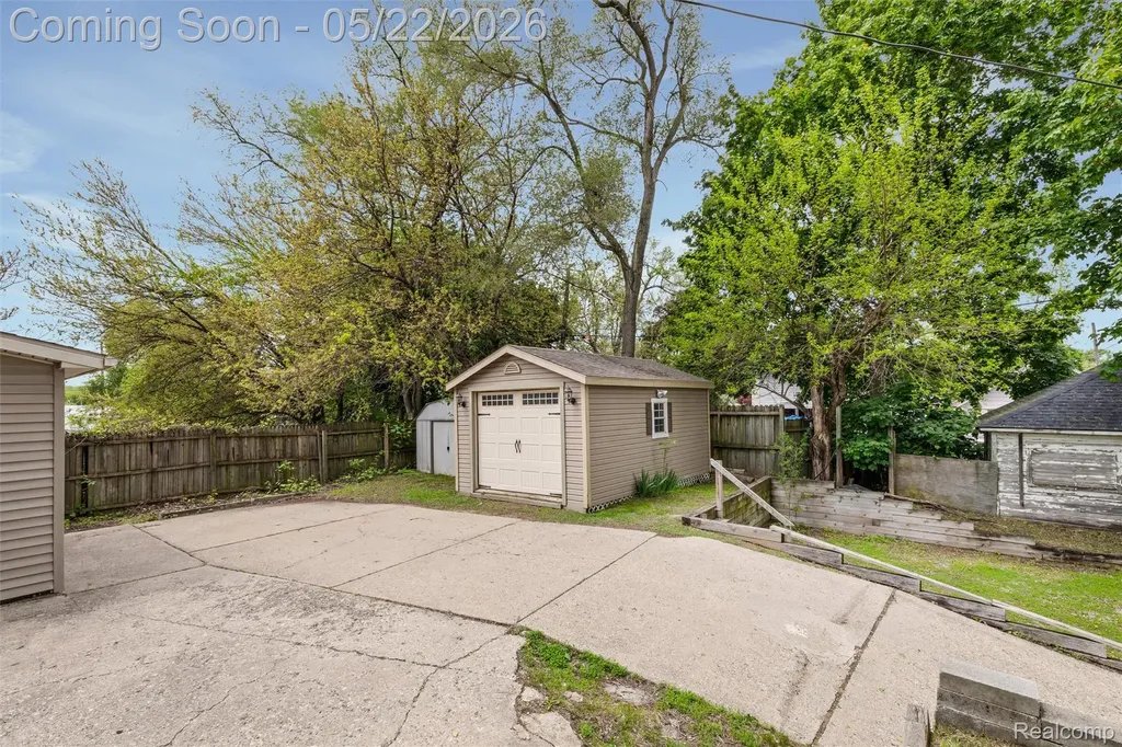 649 Lounsbury Avenue Pontiac City MI 48340