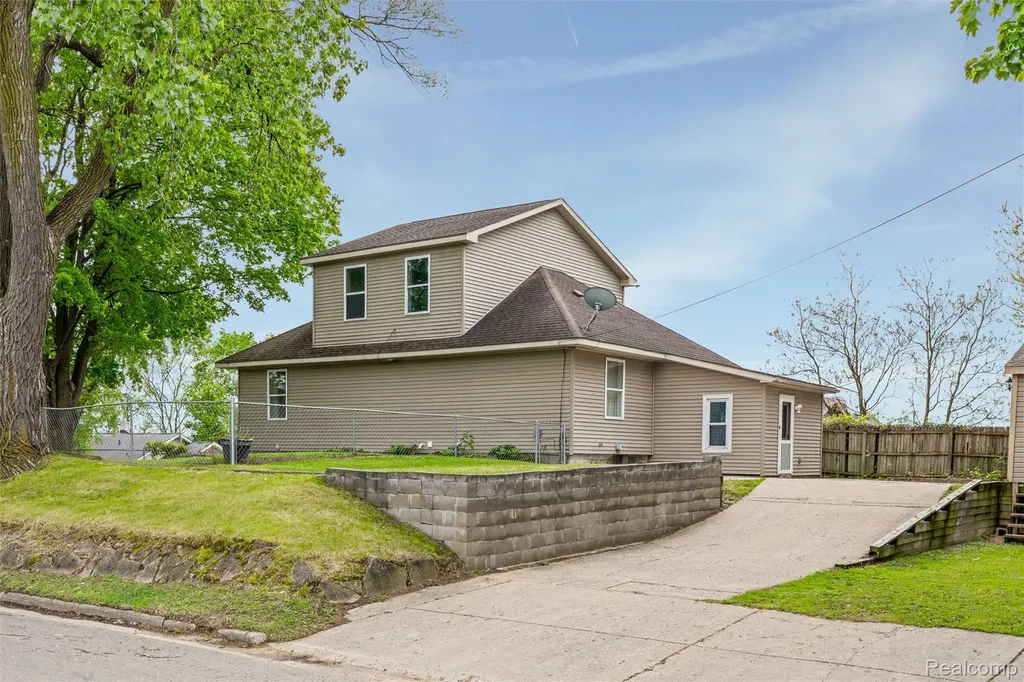 649 Lounsbury Avenue Pontiac City MI 48340