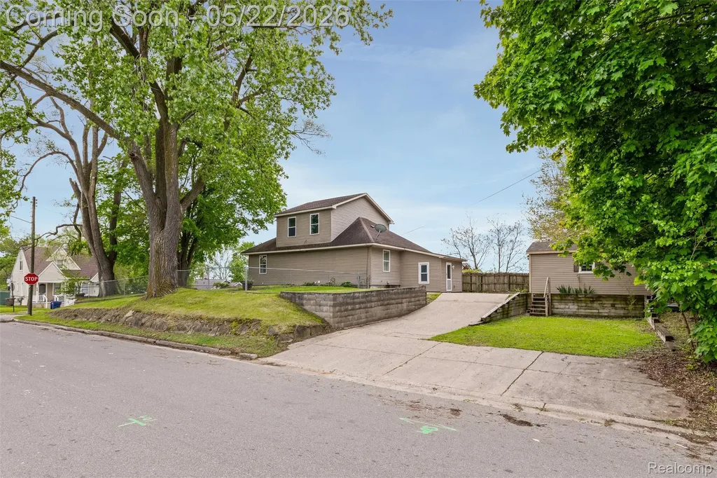 649 Lounsbury Avenue Pontiac City MI 48340