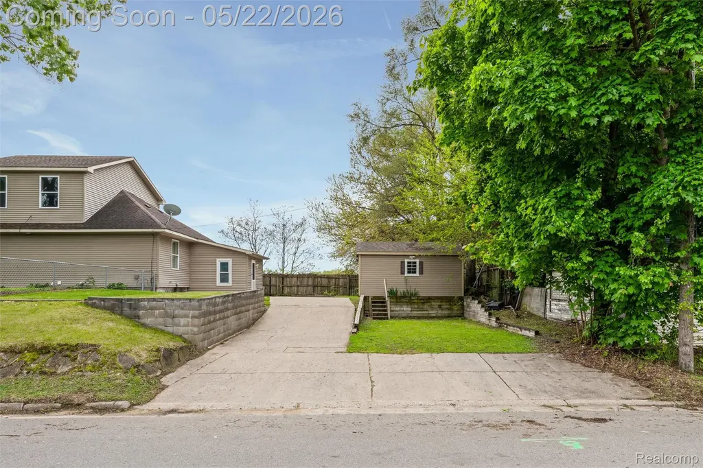 649 Lounsbury Avenue Pontiac City MI 48340