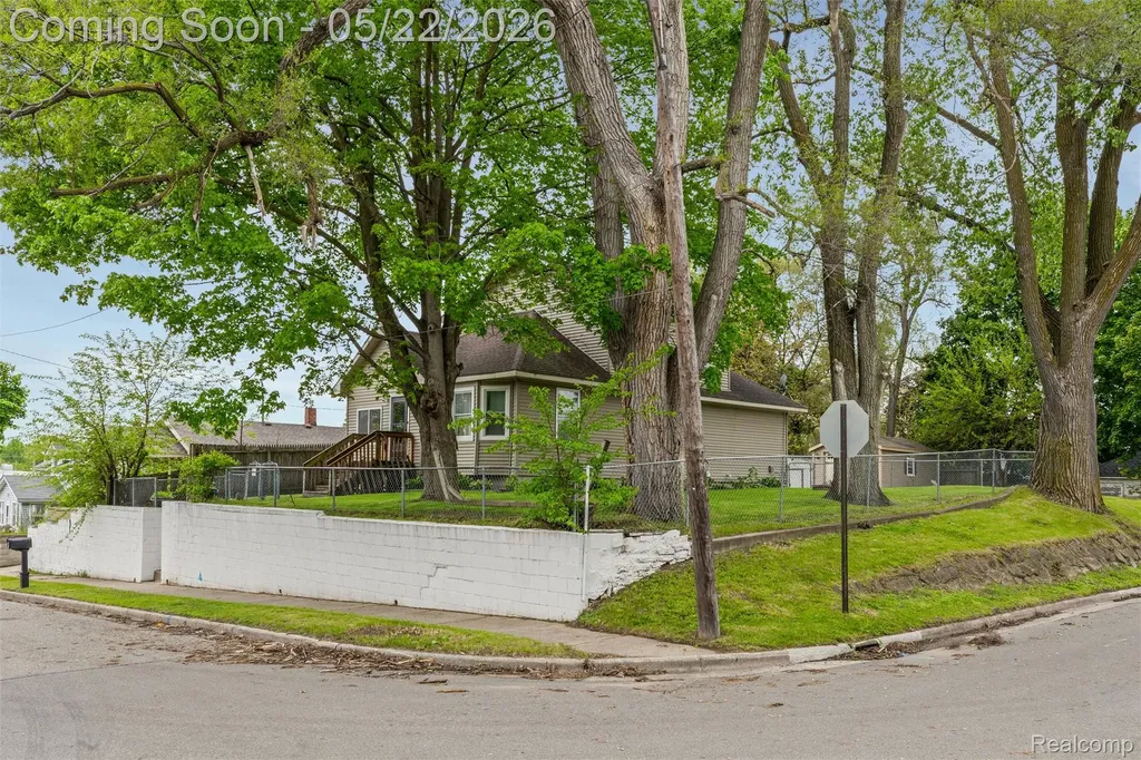649 Lounsbury Avenue Pontiac City MI 48340