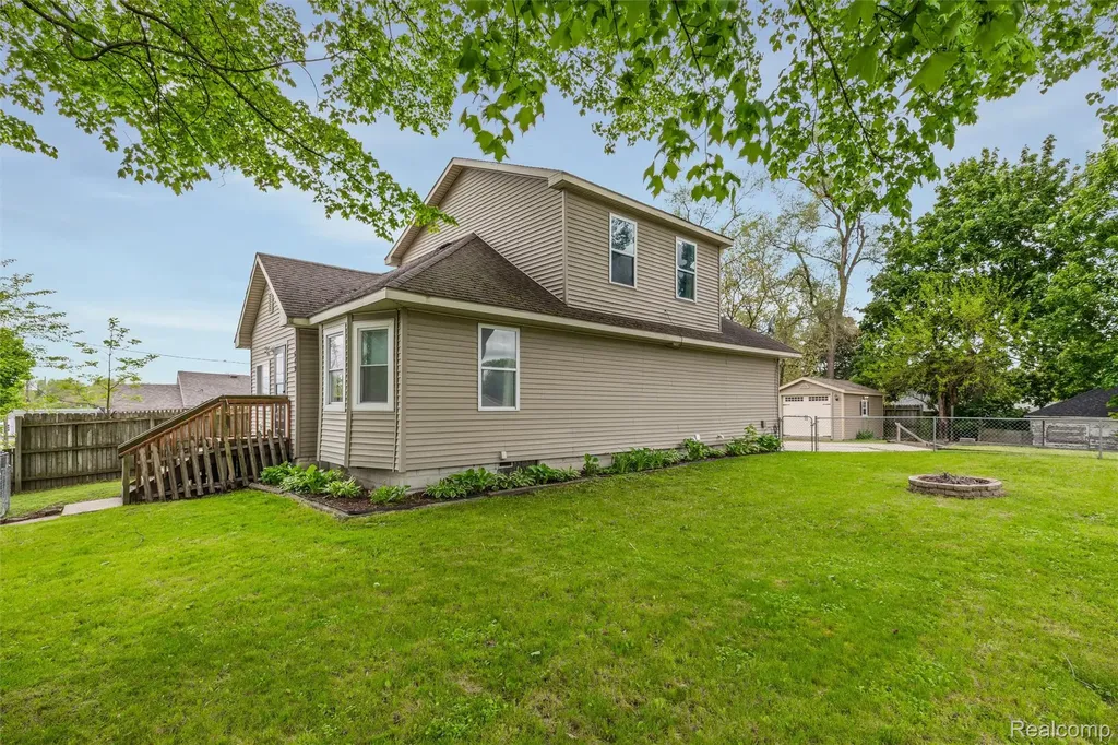649 Lounsbury Avenue Pontiac City MI 48340