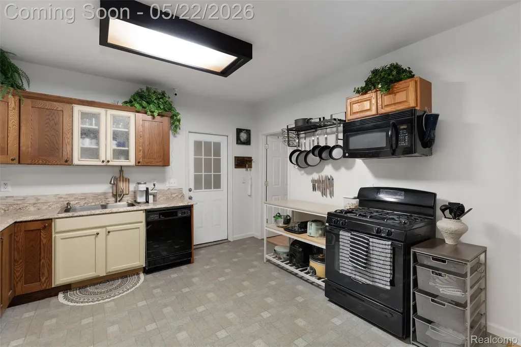 649 Lounsbury Avenue Pontiac City MI 48340