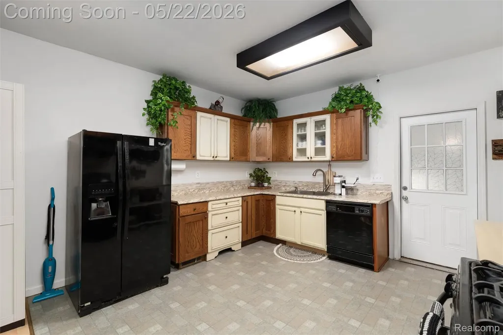 649 Lounsbury Avenue Pontiac City MI 48340