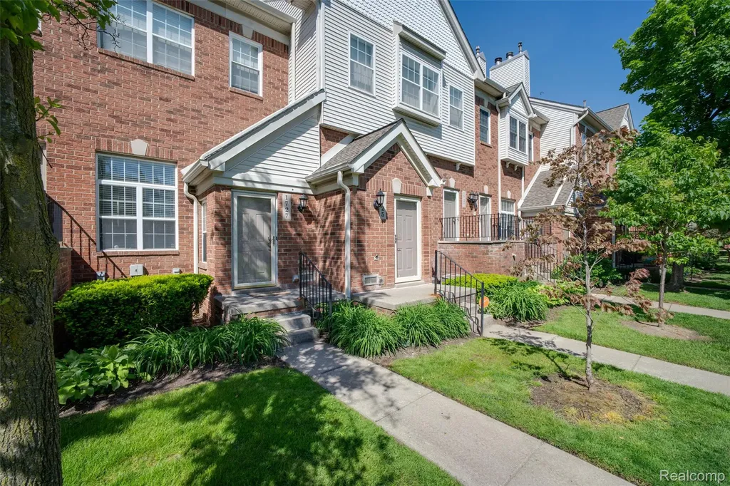 1727 Campau Farms Circle Detroit City MI 48207