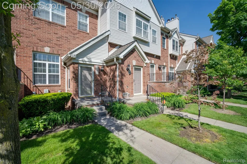 1727 Campau Farms Circle Detroit City MI 48207