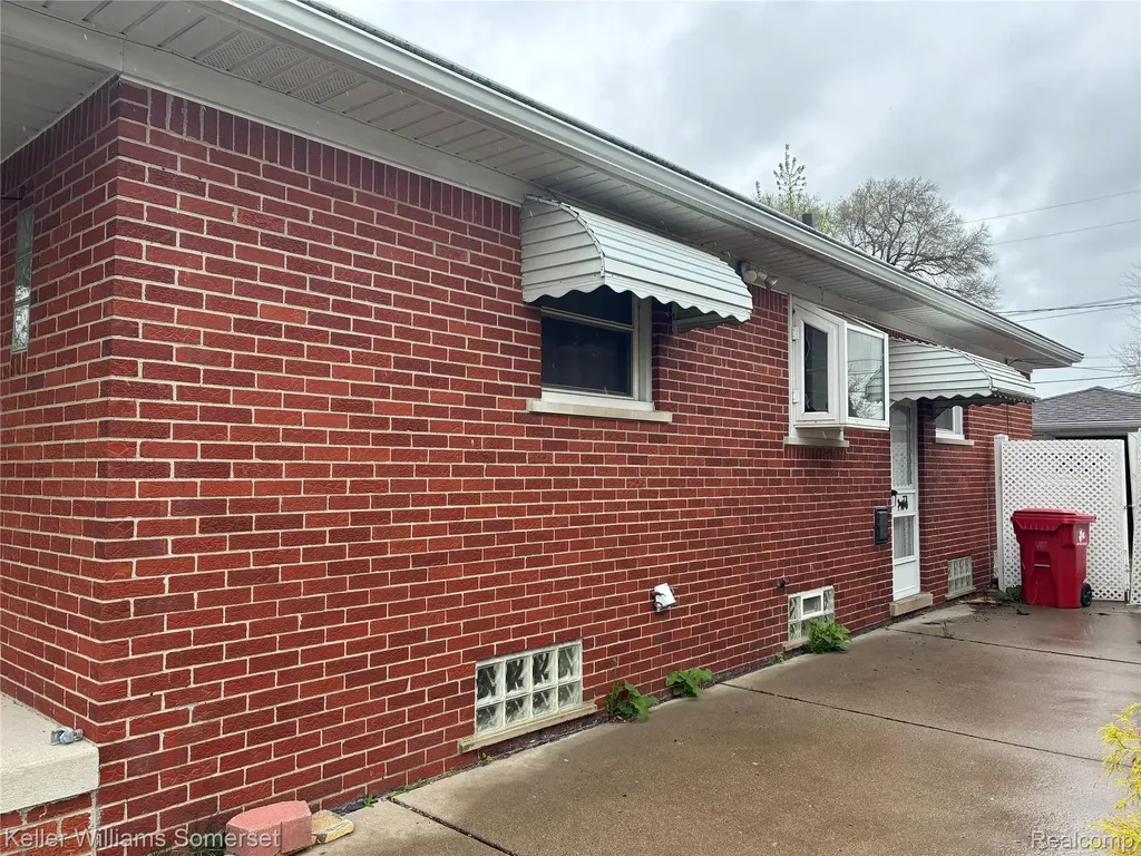 18031 Mott Avenue Eastpointe City MI 48021