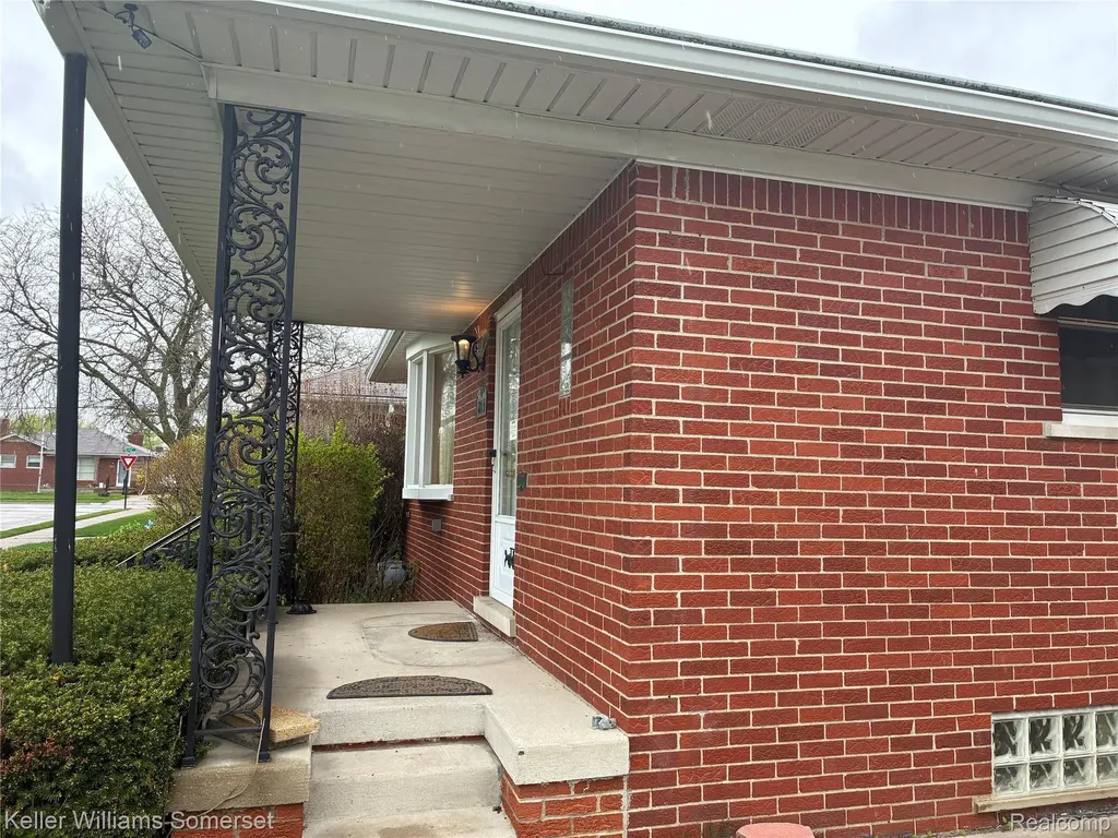 18031 Mott Avenue Eastpointe City MI 48021