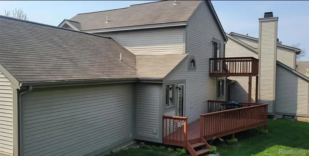 1004 Elmwood Drive Brighton City MI 48116