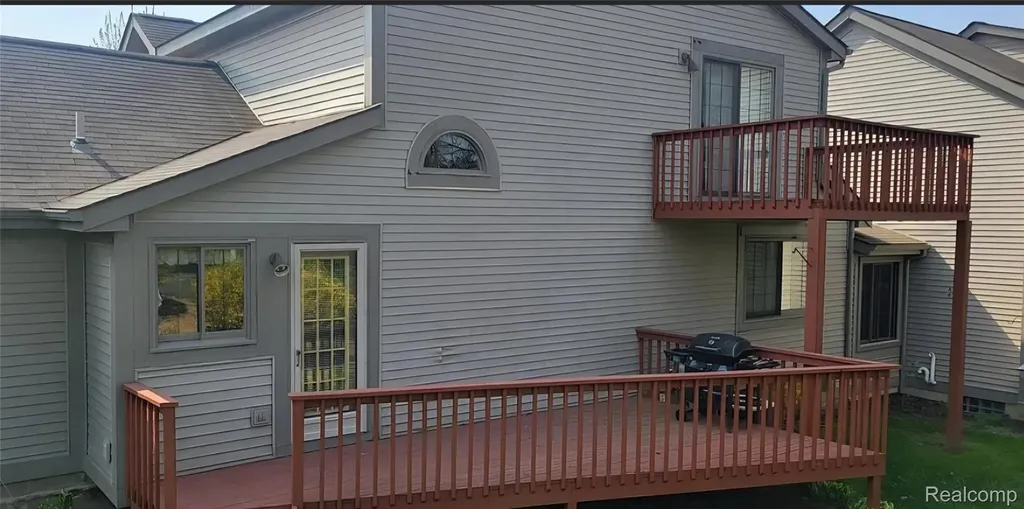 1004 Elmwood Drive Brighton City MI 48116