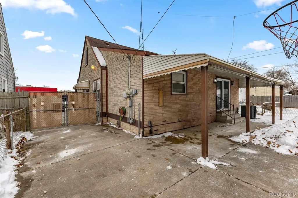 14716 Eureka Road Southgate City MI 48195