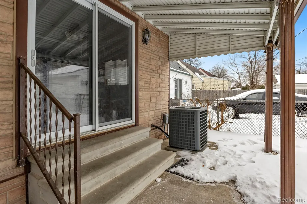 14716 Eureka Road Southgate City MI 48195