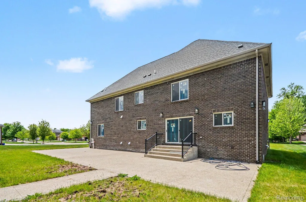 56350 Willow Creek Boulevard Shelby Charter Township MI 48316