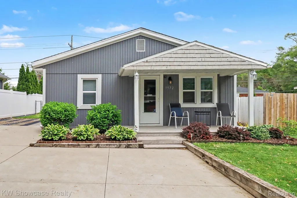 9572 Garden Terrace Commerce Charter Township MI 48382
