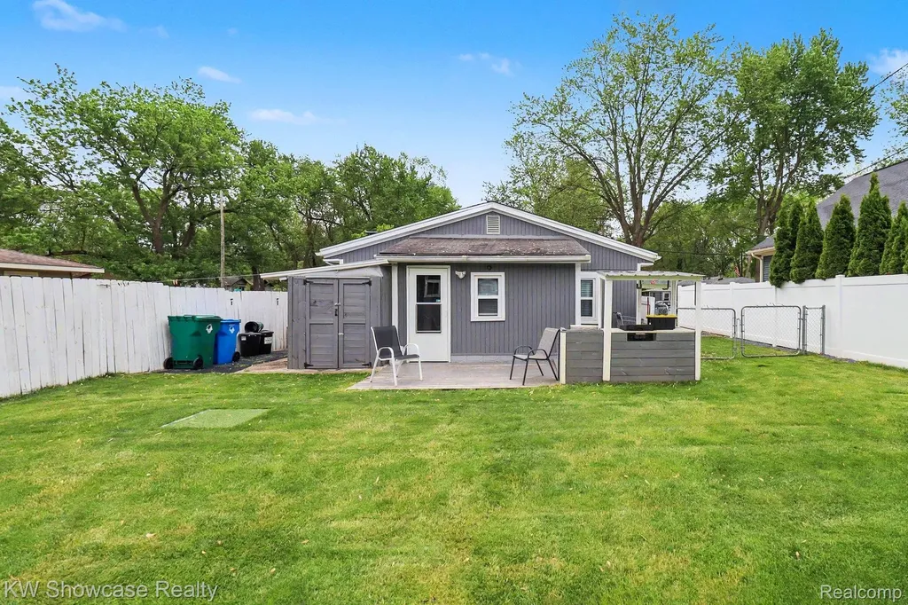 9572 Garden Terrace Commerce Charter Township MI 48382