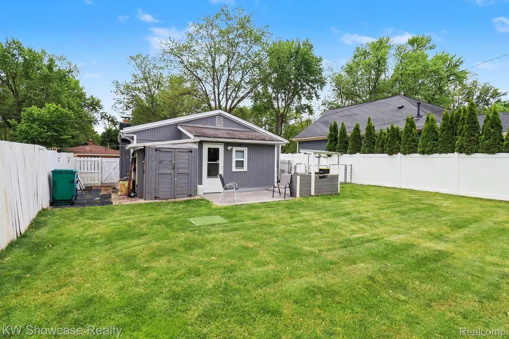 9572 Garden Terrace Commerce Charter Township MI 48382