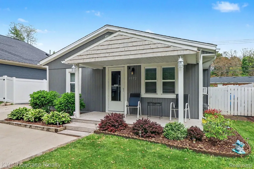 9572 Garden Terrace Commerce Charter Township MI 48382