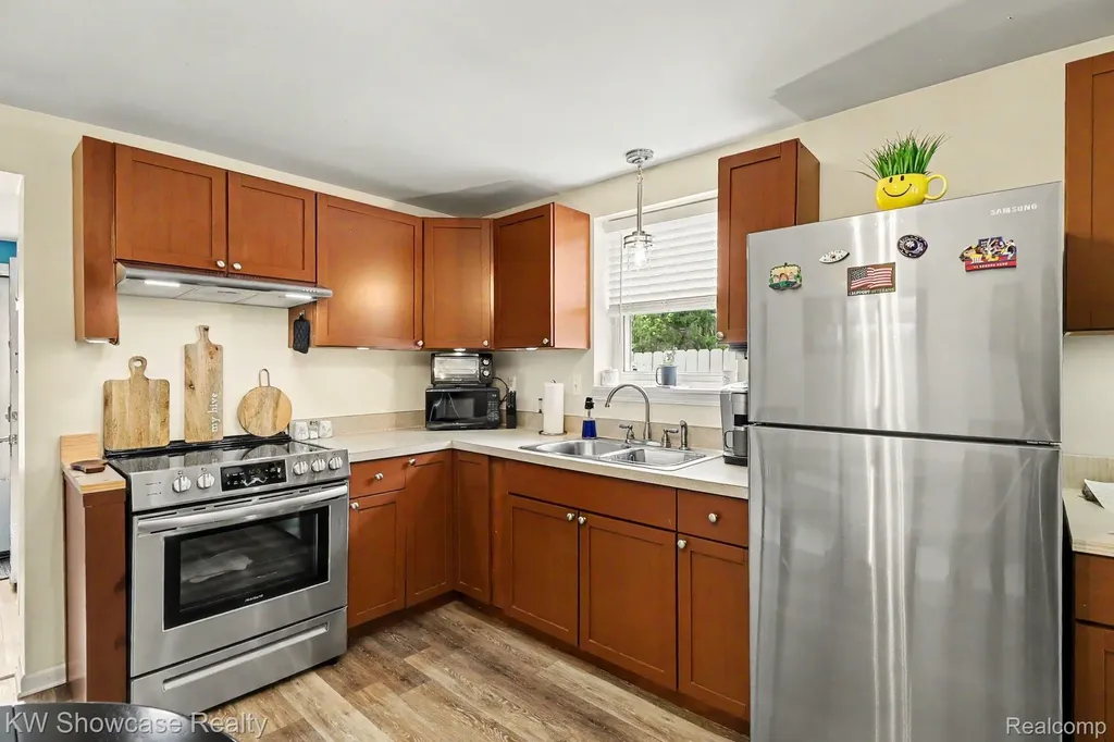 9572 Garden Terrace Commerce Charter Township MI 48382