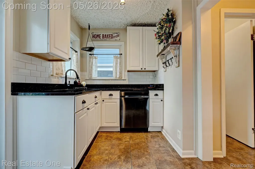 6394 Manson Drive Waterford Charter Township MI 48329