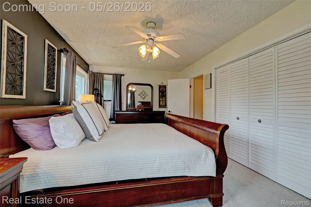 6394 Manson Drive Waterford Charter Township MI 48329