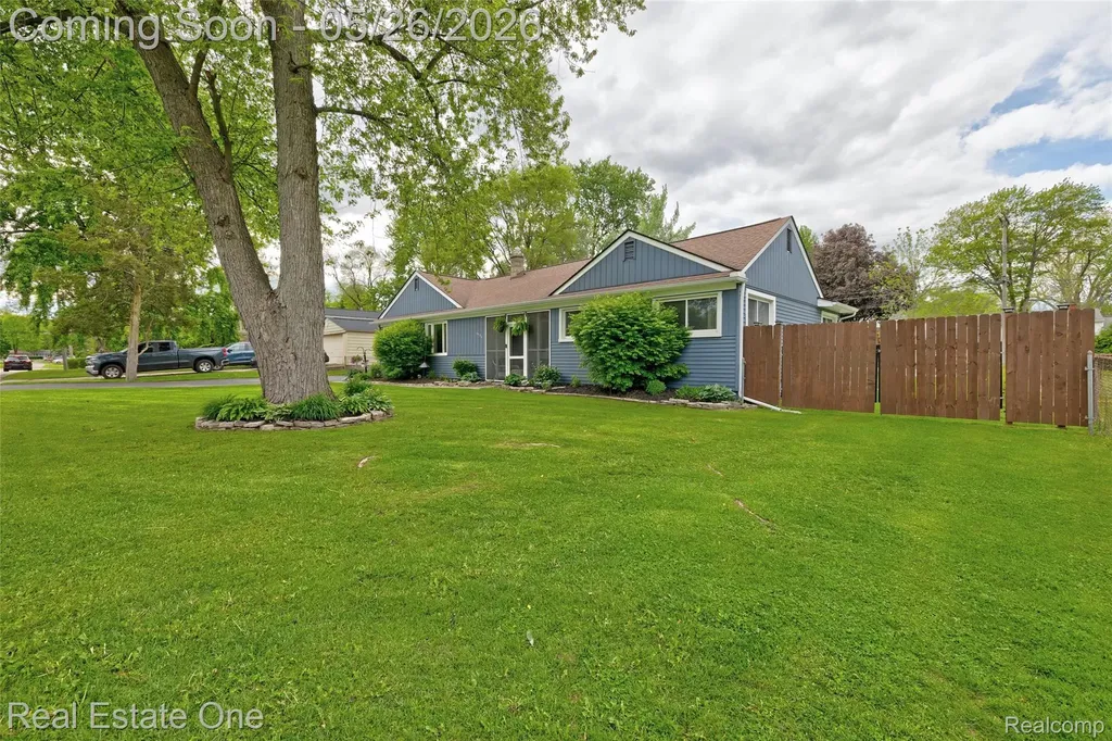 6394 Manson Drive Waterford Charter Township MI 48329