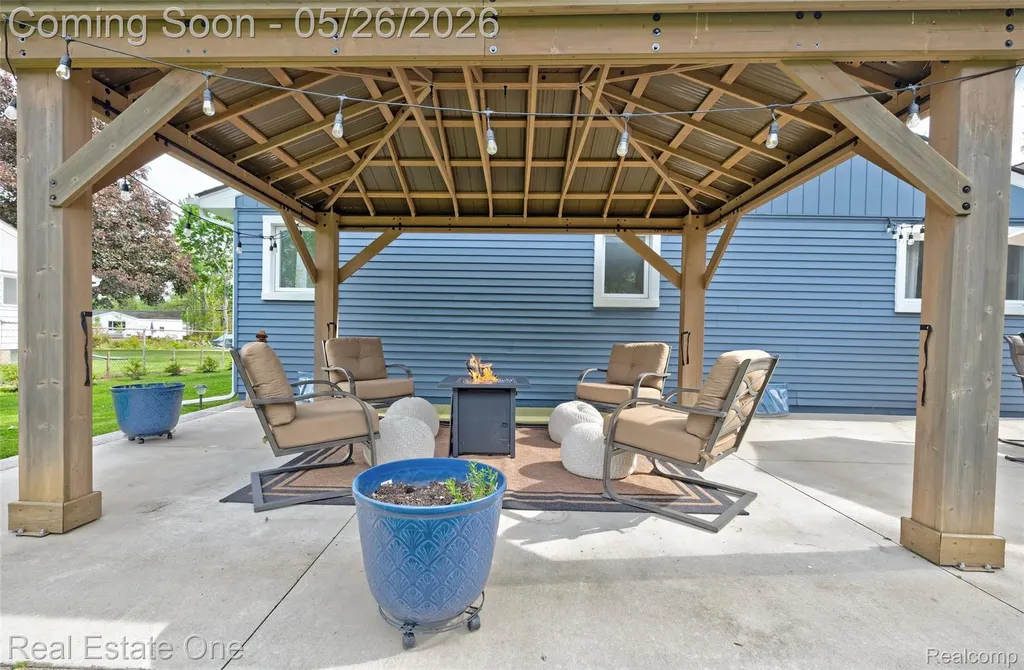 6394 Manson Drive Waterford Charter Township MI 48329