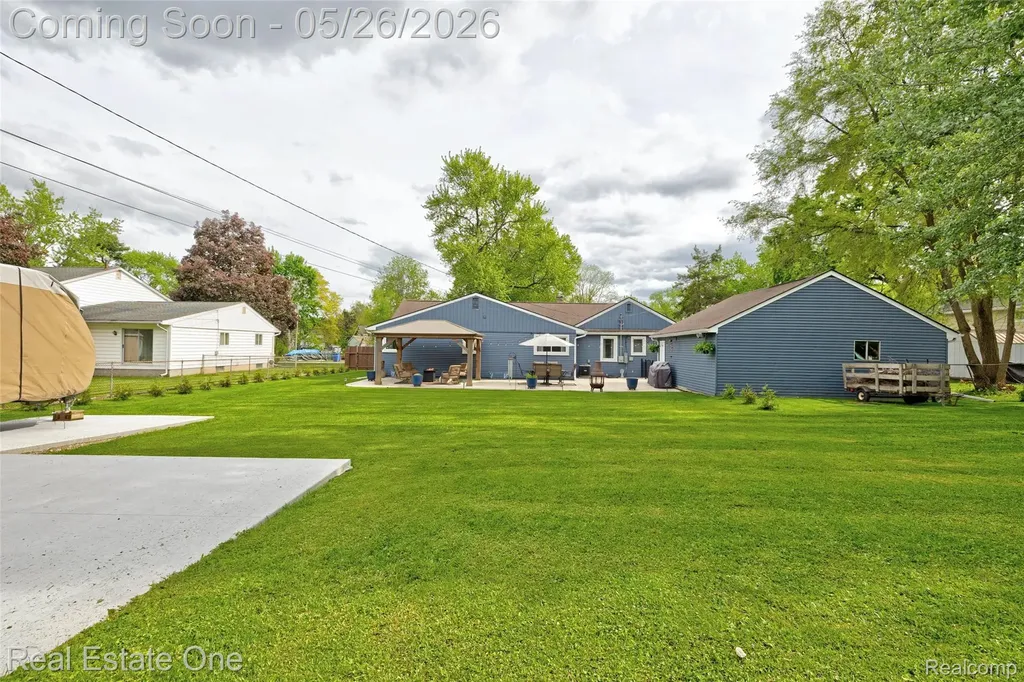6394 Manson Drive Waterford Charter Township MI 48329