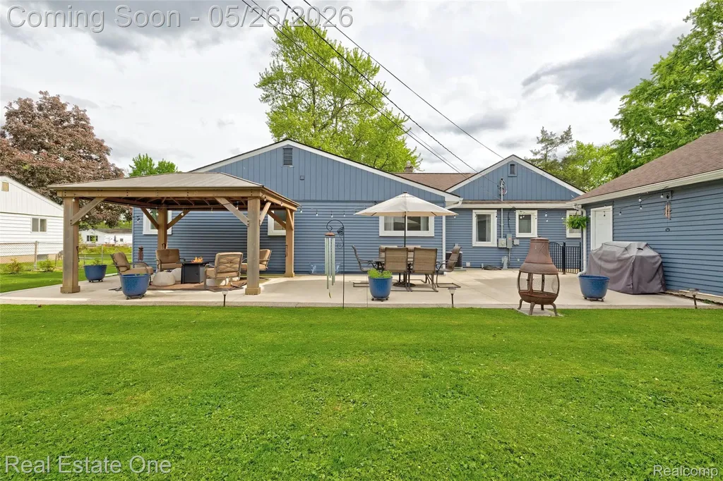 6394 Manson Drive Waterford Charter Township MI 48329