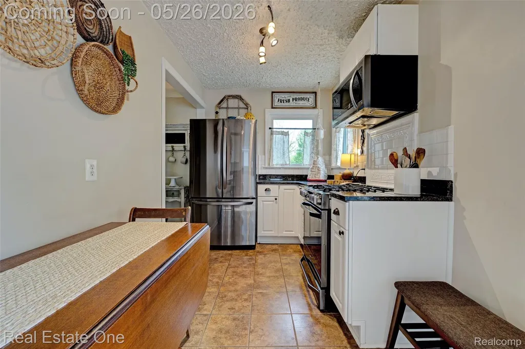 6394 Manson Drive Waterford Charter Township MI 48329