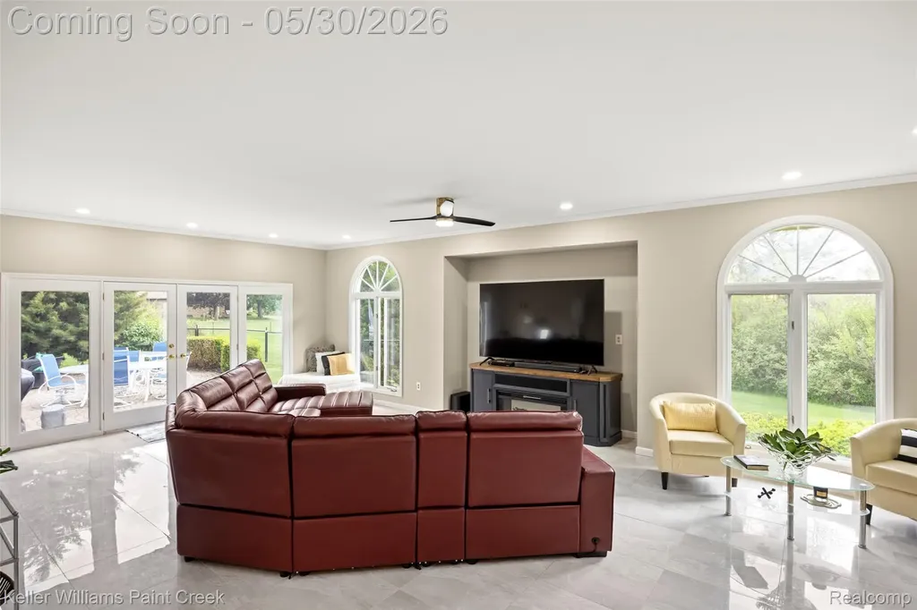 38880 Sahr Court Clinton Charter Township MI 48038