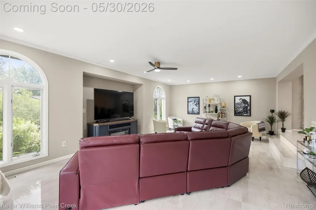 38880 Sahr Court Clinton Charter Township MI 48038