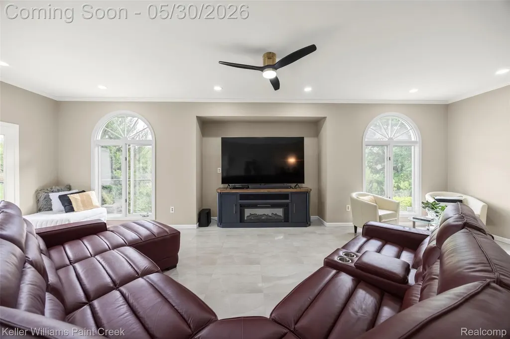 38880 Sahr Court Clinton Charter Township MI 48038