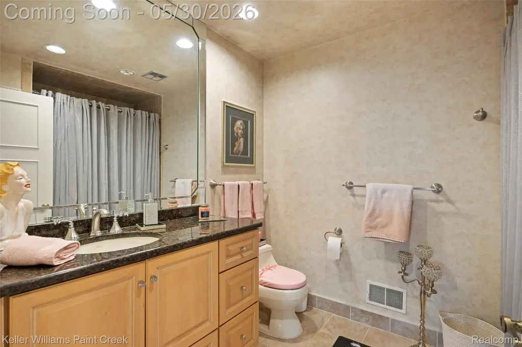 38880 Sahr Court Clinton Charter Township MI 48038