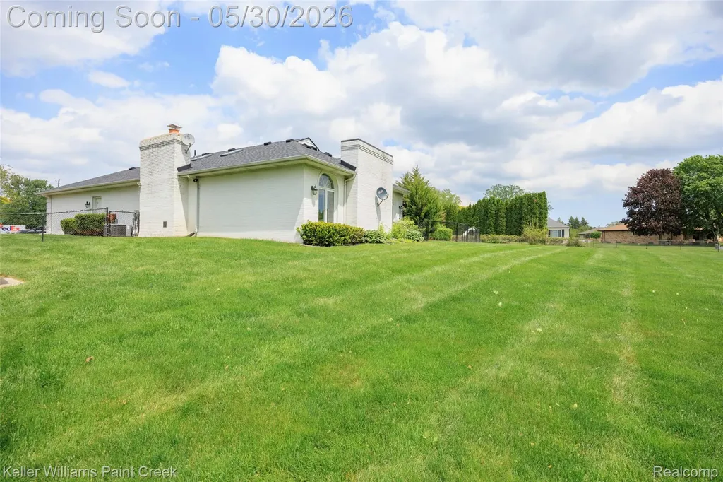 38880 Sahr Court Clinton Charter Township MI 48038