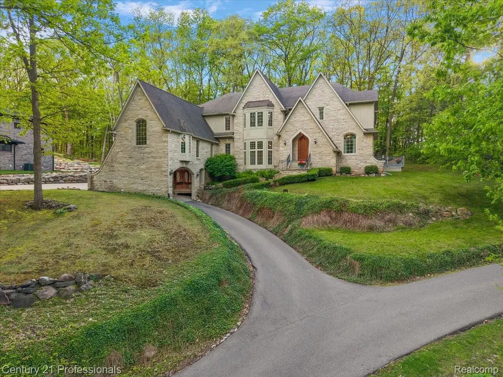 6705 College Park Drive Springfield Charter Township MI 48346