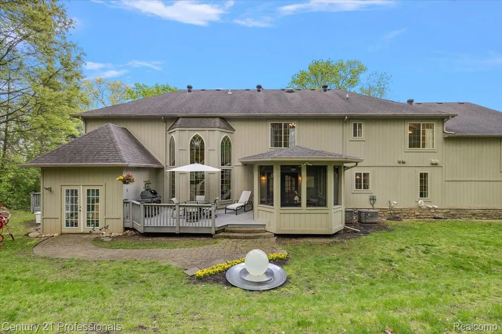 6705 College Park Drive Springfield Charter Township MI 48346