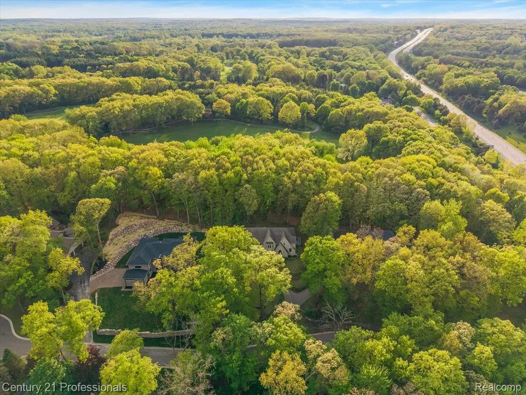 6705 College Park Drive Springfield Charter Township MI 48346
