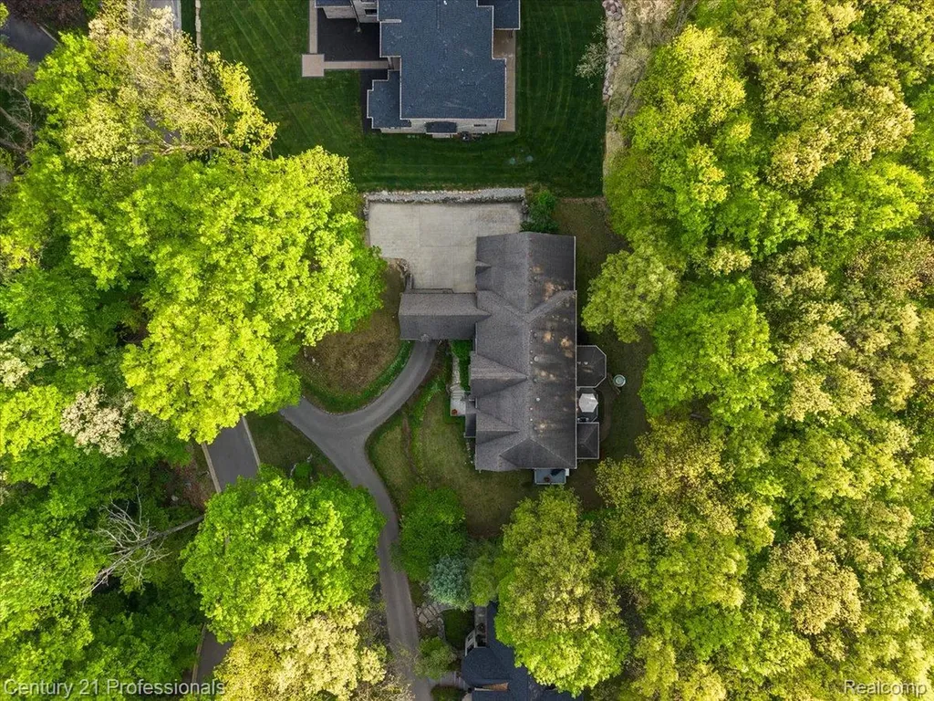 6705 College Park Drive Springfield Charter Township MI 48346