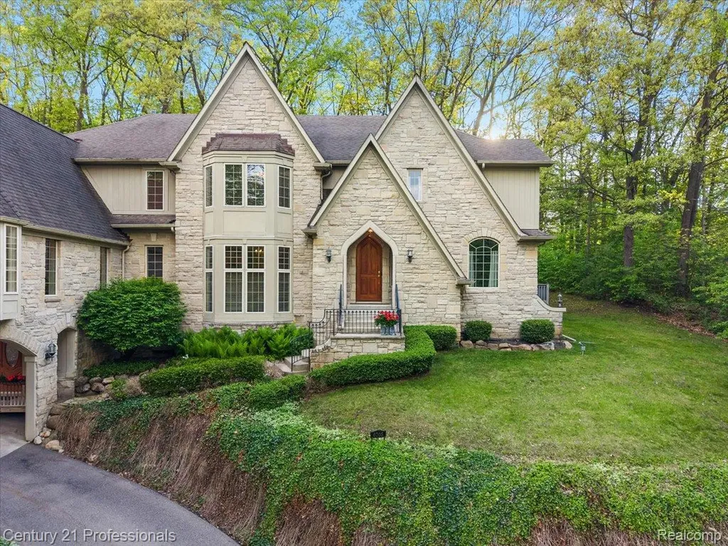 6705 College Park Drive Springfield Charter Township MI 48346
