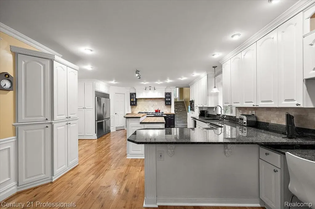 6705 College Park Drive Springfield Charter Township MI 48346