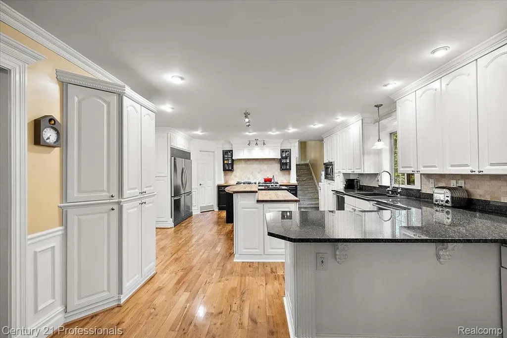 6705 College Park Drive Springfield Charter Township MI 48346