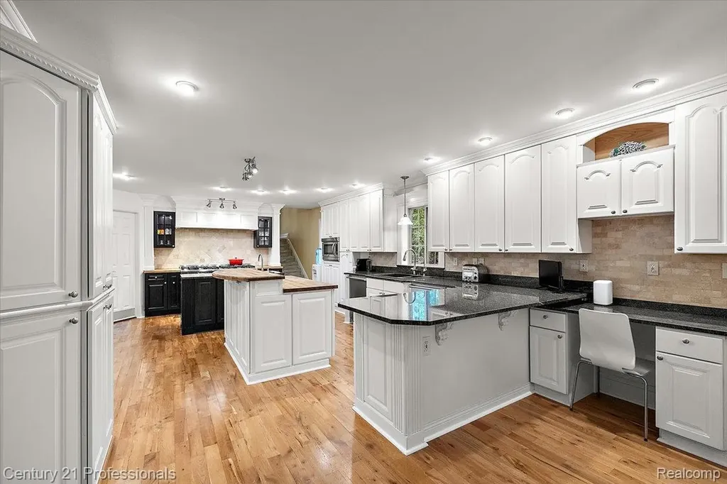 6705 College Park Drive Springfield Charter Township MI 48346