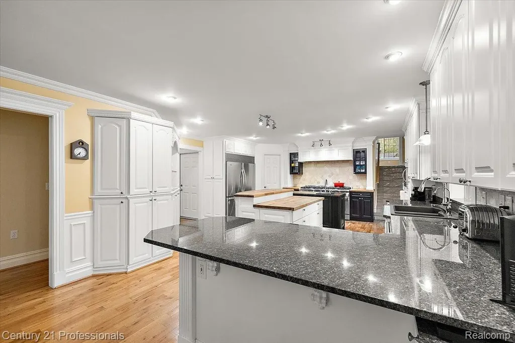 6705 College Park Drive Springfield Charter Township MI 48346