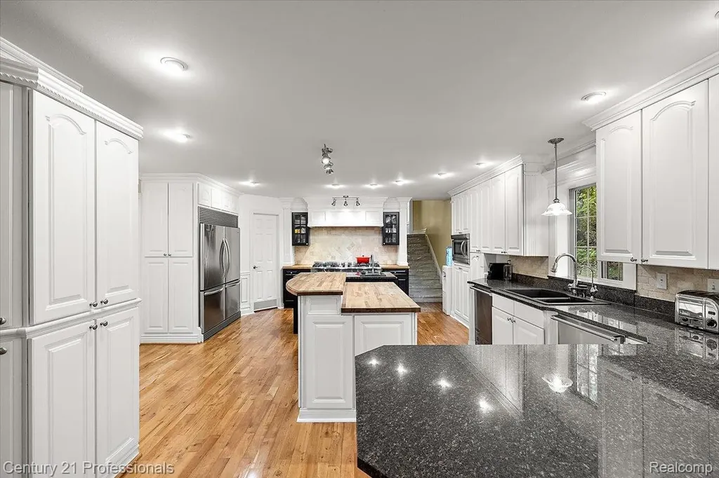 6705 College Park Drive Springfield Charter Township MI 48346