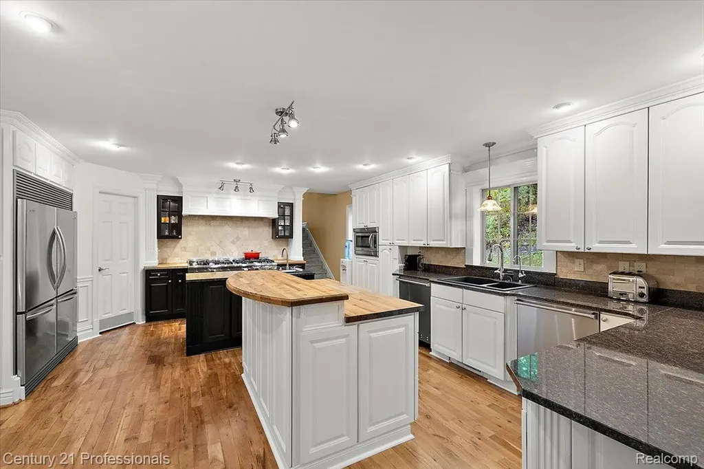 6705 College Park Drive Springfield Charter Township MI 48346