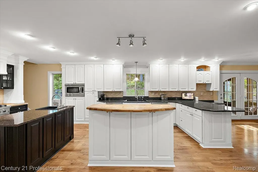 6705 College Park Drive Springfield Charter Township MI 48346